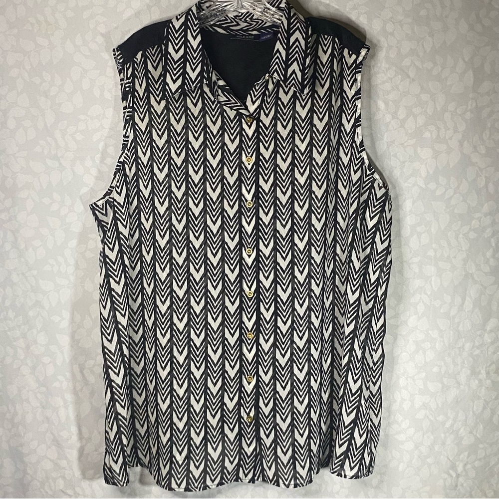 Womens Plus Size Sleeveless Top Size 3X Mileage Herringbone Black Lace Open Back